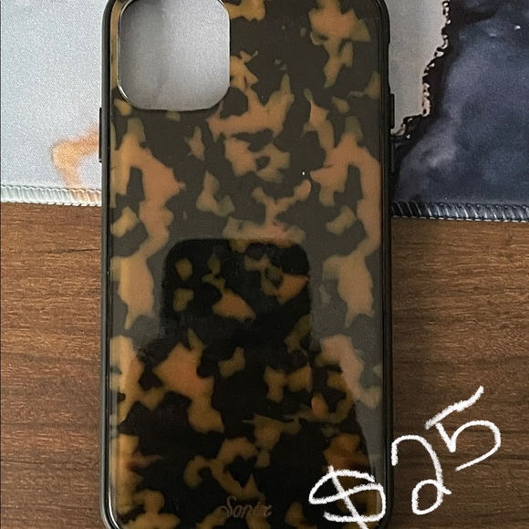 iPhone 11 Pro Max cases - Picture 1 of 3